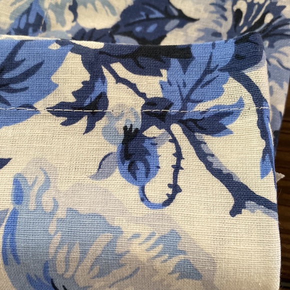 Pottery Barn Garden Floral Cotton/Linen Zelda Print Napkins - Set of 4 - Picture 6 of 12